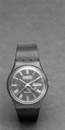 Image of sheet 19880461 photo 2: Schule für Gestaltung Fotoklasse. Uhr watch Swatch  4 x 5 Inch Sinar 1988 Zürich Schweiz Schweiz Switzerland Swiss ZHDK watch Armbanduhr 
© 1988, Olivia Heussler √