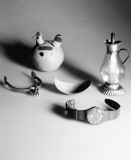 Image of sheet 19880464 photo 2: Stillleben mit Swatch Öl lampe spore pumpkin spoon kürbis löffel Tongefäss Huhn etc. Sparkasse 
watch oil lamp Uhr sporen Schweiz Zürich Switzerland Swiss Europe 4 x 5 inch sinar
© 1988, Olivia Heussler √