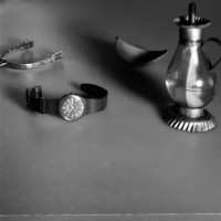 Image of sheet 19880464 photo 3: Stillleben mit Swatch Öl lampe etc. Kürbis löffel Pumpkin spoon sporen spor
watch oil lamp Uhr sporen Schweiz Zürich Switzerland Swiss Europe 4 x 5 inch sinar
© 1988, Olivia Heussler √
