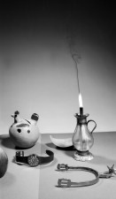 Image of sheet 19880466 photo 2: Stillleben mit Swatch Öl lampe Kürbis löffel Pumpkin Apfel apple rauch smoke spoon sporen spor watch oil lamp Uhr sporen Schweiz Zürich Switzerland Swiss Europe 4 x 5 inch sinar © 1988, Olivia Heussler √