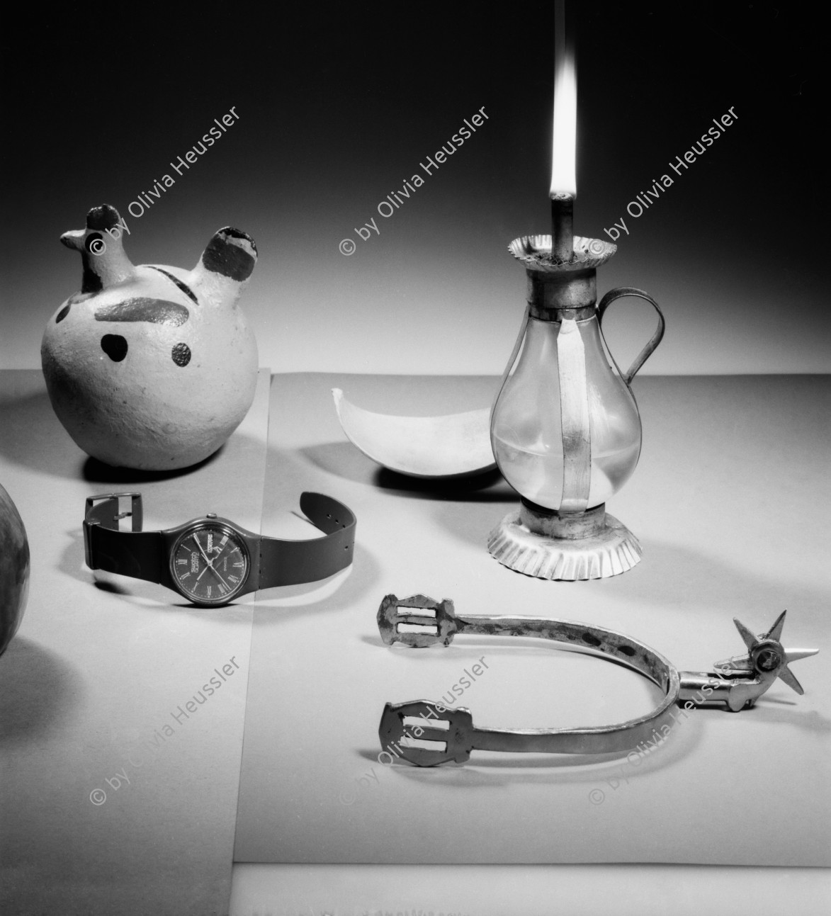 Image of sheet 19880466 photo 3: Stillleben mit Swatch Öl lampe flamme flame etc. Kürbis löffel Pumpkin Apfel apple spoon sporen spor watch oil lamp Uhr sporen Schweiz Zürich Switzerland Swiss √ Europe 4 x 5 inch sinar art
© 1988, Olivia Heussler