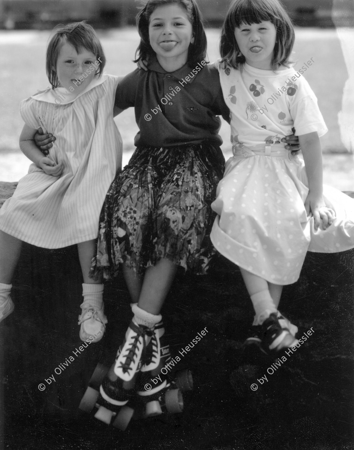 Image of sheet 19880600 photo 4: Portrait Kinder im Erismannhof 4 x 5 Inch Sinar Zürich 1988 √ Alma zunge rausstreckend tongue girls Mädchen
Aussersihl Kreis vier 4 Schweiz Switzerland swiss Schweizer Europe