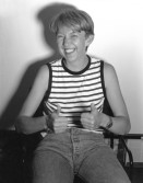 Image of sheet 19880670 photo 4: Portrait Rosine Courtin Mutter von Jessica Jessie und Alexandra Fischer städtische Wohnsiedlung Erismannhof Kreis vier Aussersihl Zürich 1988 4 x 5 Inch Sinar √
