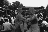 Image of sheet 19880691 photo 36: 'Lieber Sonne im Herzen' Liedersommer der FDJ Freie Deutsche Jugend auf der Insel der Jugend, Ost-Berlin DDR, 1988. Skulptur east germany art artist GDR German Democratic Republic sculpture