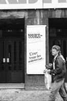 Image of sheet 19880692 photo 32: in Zürich verkauft eine Alte Frau ihren Ramsch auf dem Flohmarkt Bürkliplatz. 

Alexanderplatz Romas verkaufen illegal Waren.
Polish people and Romas are gathered on the Eastgerman Alexanderplatz where they mainly sell furproducts and Cigarettes on the Eastgerman black market.
Insel der Jugend Ex DDR GDR Berlin. Gruppe Junger  Volkspolizisten Volkspolizei posieren für mich. Zwei junge Frauen stellen sich auch auf und sorgen für gute Stimmung. Rosa Luxemburg Strasse in Berlin Ecke Dircksenstr. 'Einer trage des andern Last' steht auf einem Theaterplakat. Theater BabylonDie Galerie Weisser Elephant. Im jüdischen Friedhof in Berlin Grab von Moses Mendelsohn '  Vergesst das Nie  Wehret den Krieg Hütet den Frieden '  steht an einer Gedenktafel. 1988