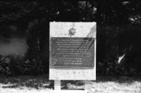 Image of sheet 19880692 photo 36: «Vergesst das Nie, Wehret den Krieg, Hütet den Frieden» steht an einer Gedenktafel im jüdischen Friedhof in Berlin, 1988.