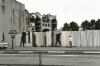 Image of sheet 19880693 photo 13: Berlin. Tacheless Kulturzentrum von hinten. Mit Bauwand und Wandmaleriei. Baugerüst Elephant. GDR DDR Deutschland Ost Berlin Deutschland Abbruch Wand Malerei Kunst Ostdeutschland Ostberlin 1988 √