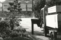 Image of sheet 19880693 photo 36: Alexanderplatz Mann in Fahrzeug Maschine spritzt die Pflanzen auf dem Alexanderplatz. Der Mann sitzt im Gefährt und hält den Schlauch aus dem fahrenden Tankwagen. GDR DDR Deutschland Ost Ostdeutschland Ostberlin 1988 √