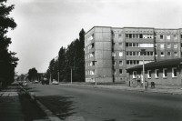 Image of sheet 19880694 photo 15: Platten Bau Siedlung. Neubau Plattenelement Plattenbau Siedlung in Dresden. Leere Strassen. Wohnhaus. Dresden 1988 Ostdeutschland DDR GDR √ East Germany
