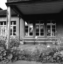 Image of sheet 19880800 photo 1: Kindergarten Erismannhof und Siedlung vor dem Umbau. 6 x 6 Hasselblad. 1988 √ Zürich Schweiz Aussersihl Kreis vier 4 Wohnen housing Kreis vier Kinder garden education school primary Pflanzen Malven plants