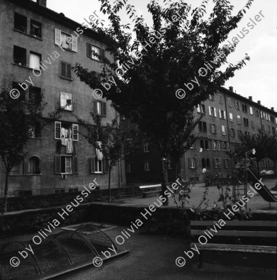 Image of sheet 19880800 photo 7: Kindergarten Erismannhof und Siedlung vor dem Umbau.
 6 6 Hasselblad. 1988 Zürich Schweiz Aussersihl Wohnen housing Kreis vier