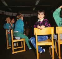 Image of sheet 19880801 photo 14: Kinder Kind im Kindergarten Erismannhof mit Zürich Aussersihl Kreis vier 4  Switzerland swiss Schweiz Photography 5 x 5 Hasselblad farbe color housing 1988 √ child children Kindergarden