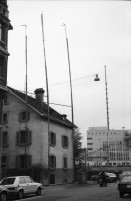 Image of sheet 19880830 photo 18: Stadtszenen und Bilder von Häusern Kreis 4 und 5 Die Isä Marie ? Eisen Marie ? auf ihrem Moped. (gest) Kein AKW über dem Hauptbahnhof HB-Südwest Nie! steht an der Zollstrasse Fussgänger Innen Unterführung Langstrasse. Konzert Sauvage in Winterthur. Olivia Selbstportrait Lebensgross. Schrebergärten zwischen (hinter) den Geleisen. Beim Güterbahnhof. Zürich 1988 Aussersihl Schweiz Suisse wohnen