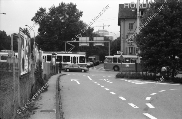 Image of sheet 19880830 photo 3: Tram 8er VBZ und Bus an der Hohlstrasse Höhe ehemaligem Güterbahnhof, Zürich 1988.