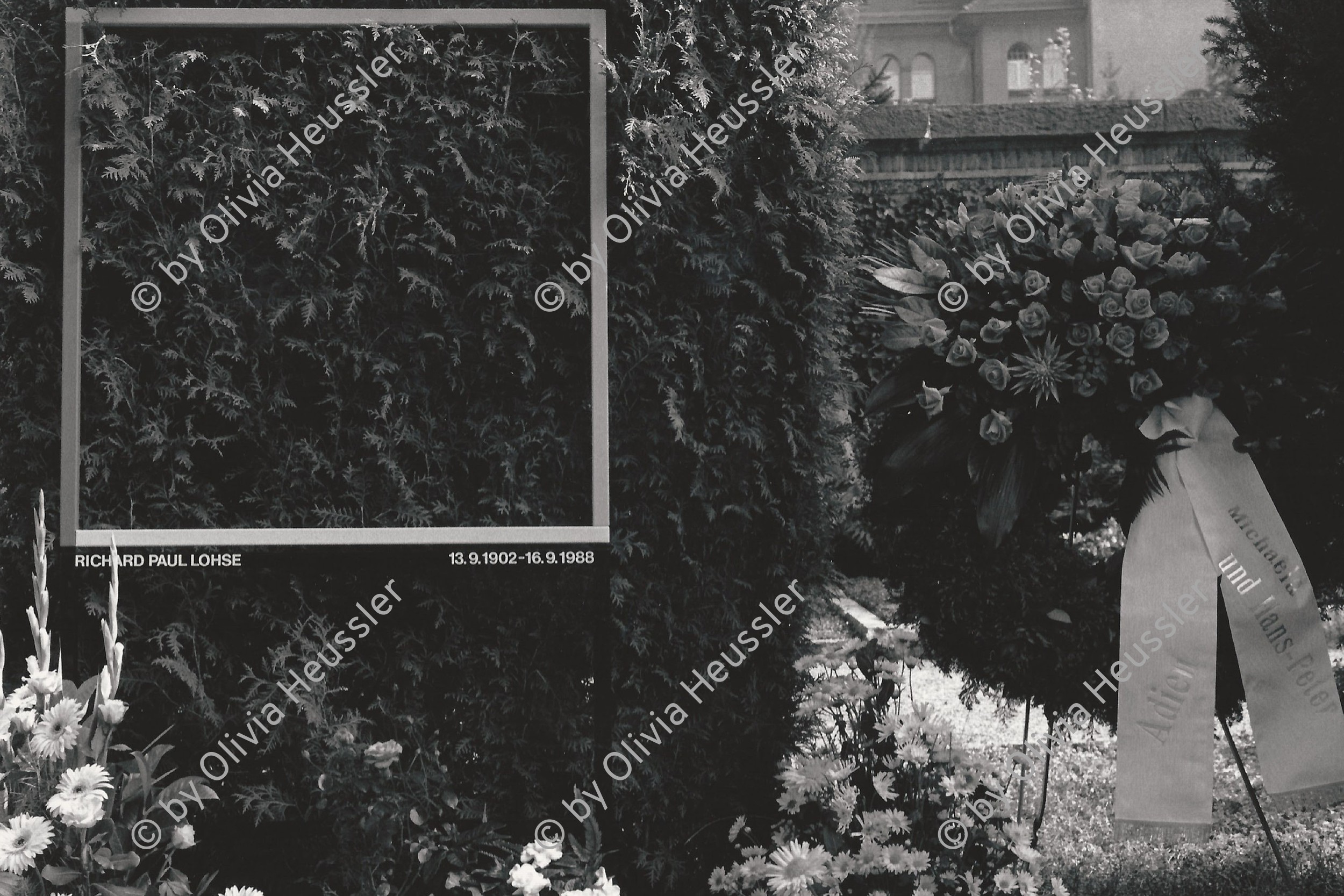 Image of sheet 19880840 photo 22: Grab cemetery Tod death art Schweiz Switzerland 
Richard Paul Lohse (September 13, 1902, Zurich - September 16, 1988, Zurich) was a Swiss painter and graphic artist and one of the main representatives of the concrete and constructive art