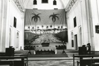 Image of sheet 19880900 photo 27: Christmas preparations in a small church in Antigua. Guatemala 
Print Geschenk Klara Alder 24 x 30 cm