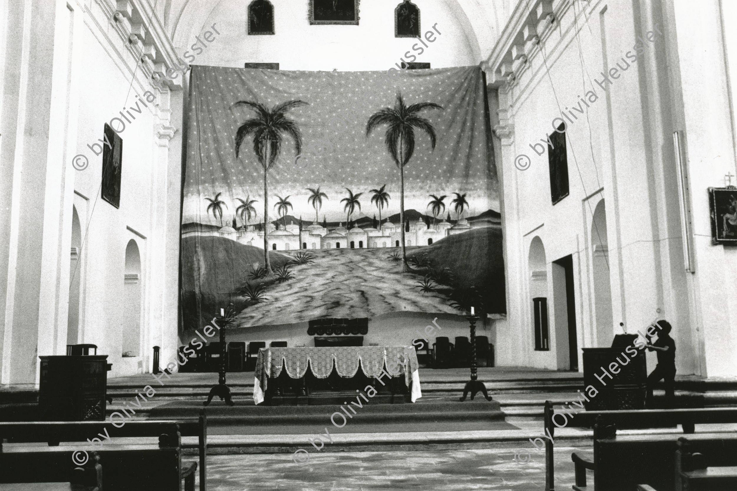 Image of sheet 19880900 photo 27: Christmas preparations in a small church in Antigua. Guatemala 
Print Geschenk Klara Alder 24 x 30 cm