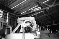 Image of sheet 19880940 photo 32: In Duralita (Tochterunternehmen von Eternit) arbeitet man mit Asbest  Schweisser. Arbeiter. Maskentragen  Guatemala 1988
√