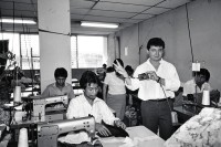 Image of sheet 19880980 photo 22: Eine Miniempresa Fundes-Projekt Schneiderei Chef im Arbeitsraum.  Indigena Indio an der Arbeit in der Schneiderei. Guatemala City 
Arbeitskraft in einem Kleinbetrieb von Guatemala. Produktion von Jeans und Uniformhosen im Betrieb Merar y Torres.
 in a small Guatemaltecan Industrial Firm that is being subsidized by the Swiss Organization 'Fundes'. Fundes contributes money to small industries in Third World Countries and gets its money from the Swiss Industry. Guatemala 1988 √ City