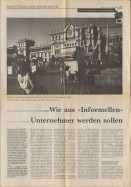 Image of sheet 19881000 photo 12: Markt verkäuferin Mit Würsten auf der Plaza de Gobierno Guatemala City. 12.88 1988 √ 
market saugage Würste meat Fleisch Regierungs palast platz woman verkauf young 
Aus: Besichtigung der Hinterhöfe/rpv WOZ
Out of: From time to time  / Von Zeit zu Zeit