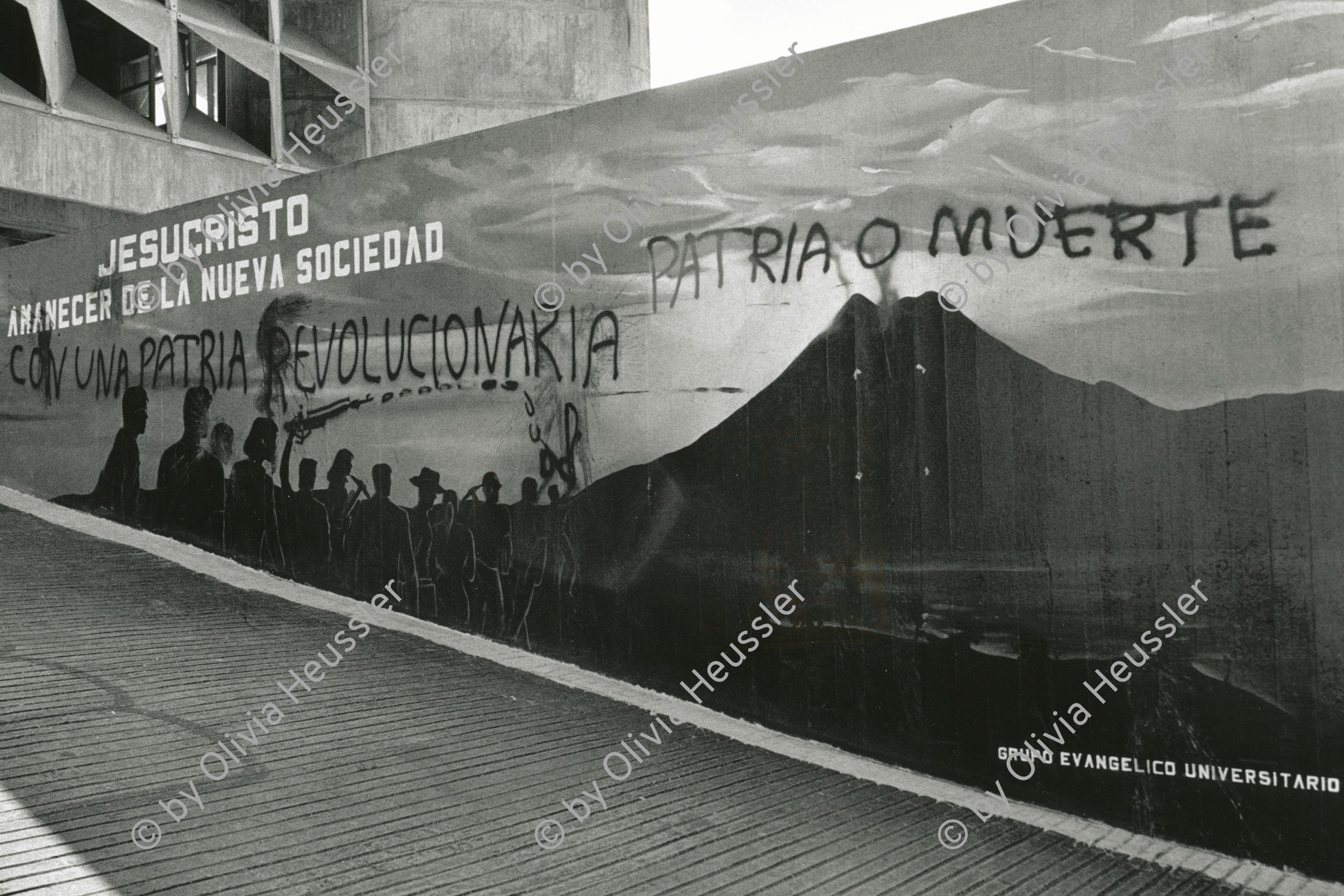 Image of sheet 19881020 photo 18: Graffiti «Jesucristo amanecer de la nueva sociedad»
«Con una patria revolucionaria Patria o Muerte» Guatemala City, 1988. 
grupo evangelico universitario