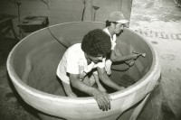 Image of sheet 19881050 photo 1: In der Eternit Fabrik 'Nicalit' in Nicaragua wird noch mit asbest gearbeitet. 1988 √

Asbesthaltige Produkte fuer den Gartenbau, am 19. Dezember 1988 in der Nicalit Asbest-Fabrik in San Rafael del Sur in Nicaragua, Zentralamerika. Die Nicalit gehoert zum Schmidheiny-Konzern, der weltweit in verschiedenen Fabriken Produkte mit Asbestfasern herstellt. Jahre danach sind viele ehemalige Asbest-Arbeiter an Asbestose erkrankt, einer Krankheit die durch die Asbestfasern ausgeloest wird. Die wenigsten dieser Arbeiter erhielten Entschaedigungen, nachdem die gesundheitsschaedigenden Eigensschaften von Asbest bekannt wurden, die meisten sind ihrer Krankheit