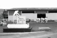 Image of sheet 19881050 photo 15: In der Eternit Fabrik 'Nicalit' in Nicaragua wird noch mit asbest gearbeitet. 1988 √

Asbesthaltige Produkte fuer den Gartenbau, am 19. Dezember 1988 in der Nicalit Asbest-Fabrik in San Raffael del Sur in Nicaragua, Zentralamerika. Die Nicalit gehoert zum Schmidheiny-Konzern, der weltweit in verschiedenen Fabriken Produkte mit Asbestfasern herstellt. Jahre danach sind viele ehemalige Asbest-Arbeiter an Asbestose erkrankt, einer Krankheit die durch die Asbestfasern ausgeloest wird. Die wenigsten dieser Arbeiter erhielten Entschaedigungen, nachdem die gesundheitsschaedigenden Eigensschaften von Asbest bekannt wurden, die meisten sind ihrer Krankheit