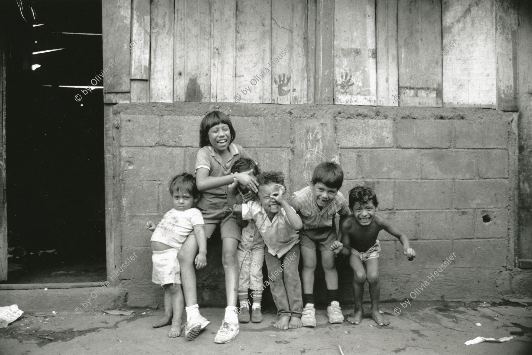 Image of sheet 19881080 photo 5: Kindergruppe in Altagracia. Managua 1988 Meine Nachbarkinder. Nicaragua 1988
√ Gruppenbild