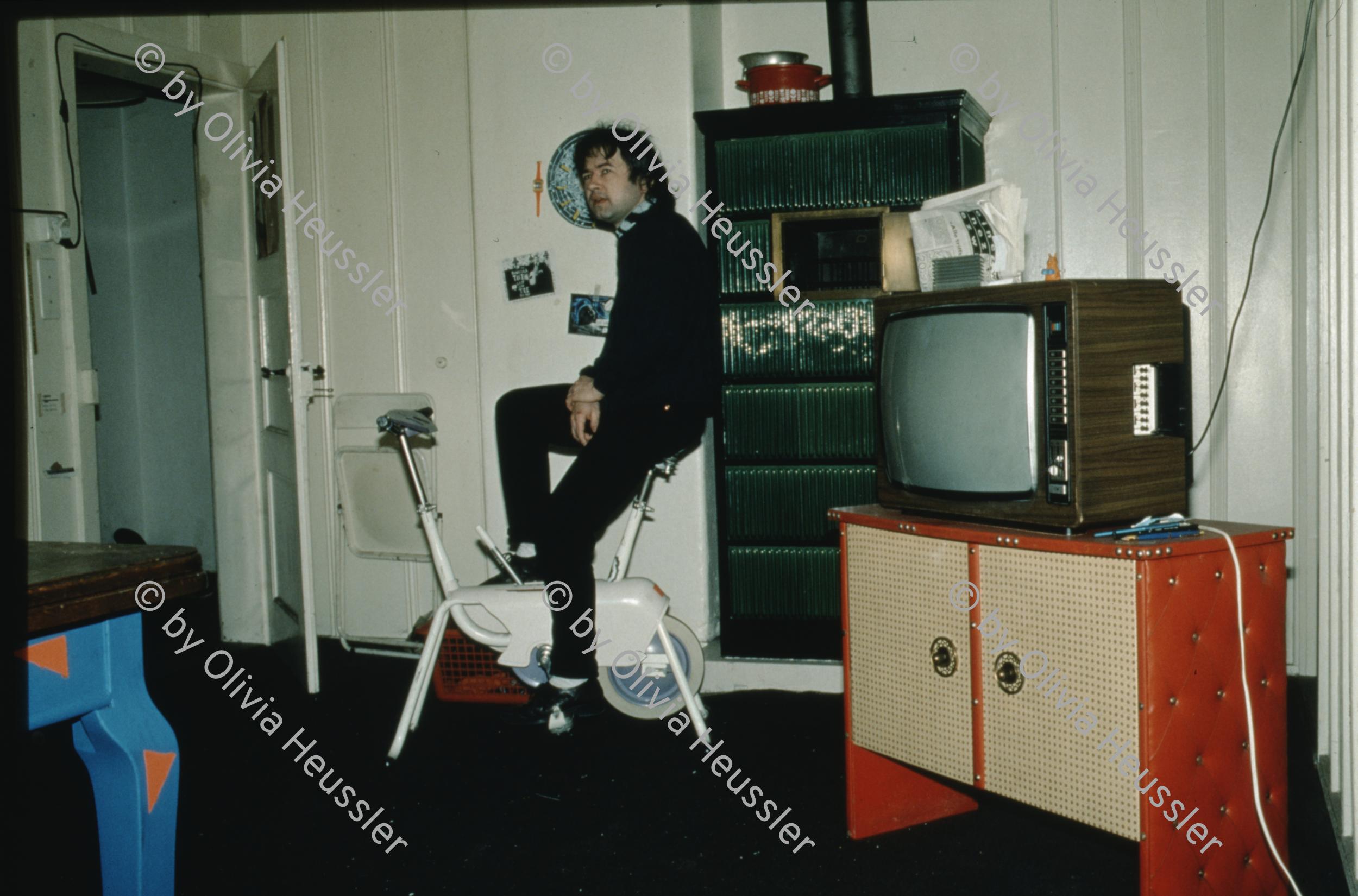 Image of sheet 19883000 photo 158: Erismannhof Ofen Serie Hometrainer TV DVD 
Helmhaus «Grösser als Zürich» Fleckenstein