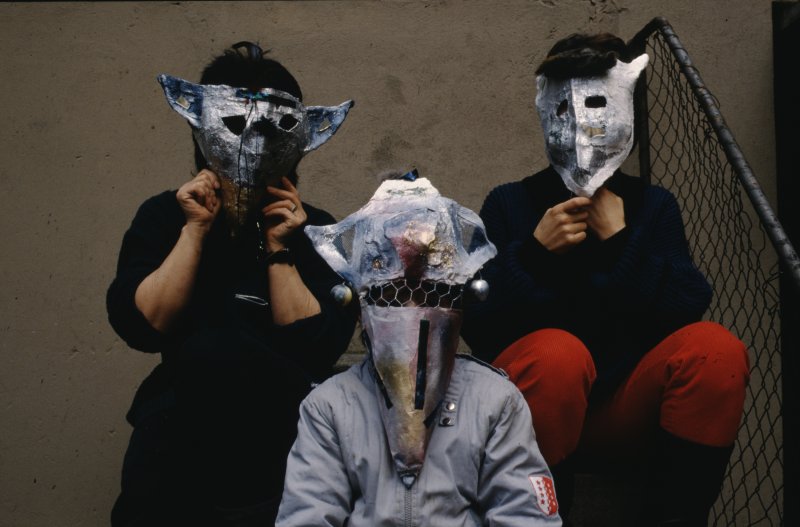 Image of sheet 19883000 photo 227: Portraits Städtische Wohnsiedlung Erismannhof, Zürich 1988.