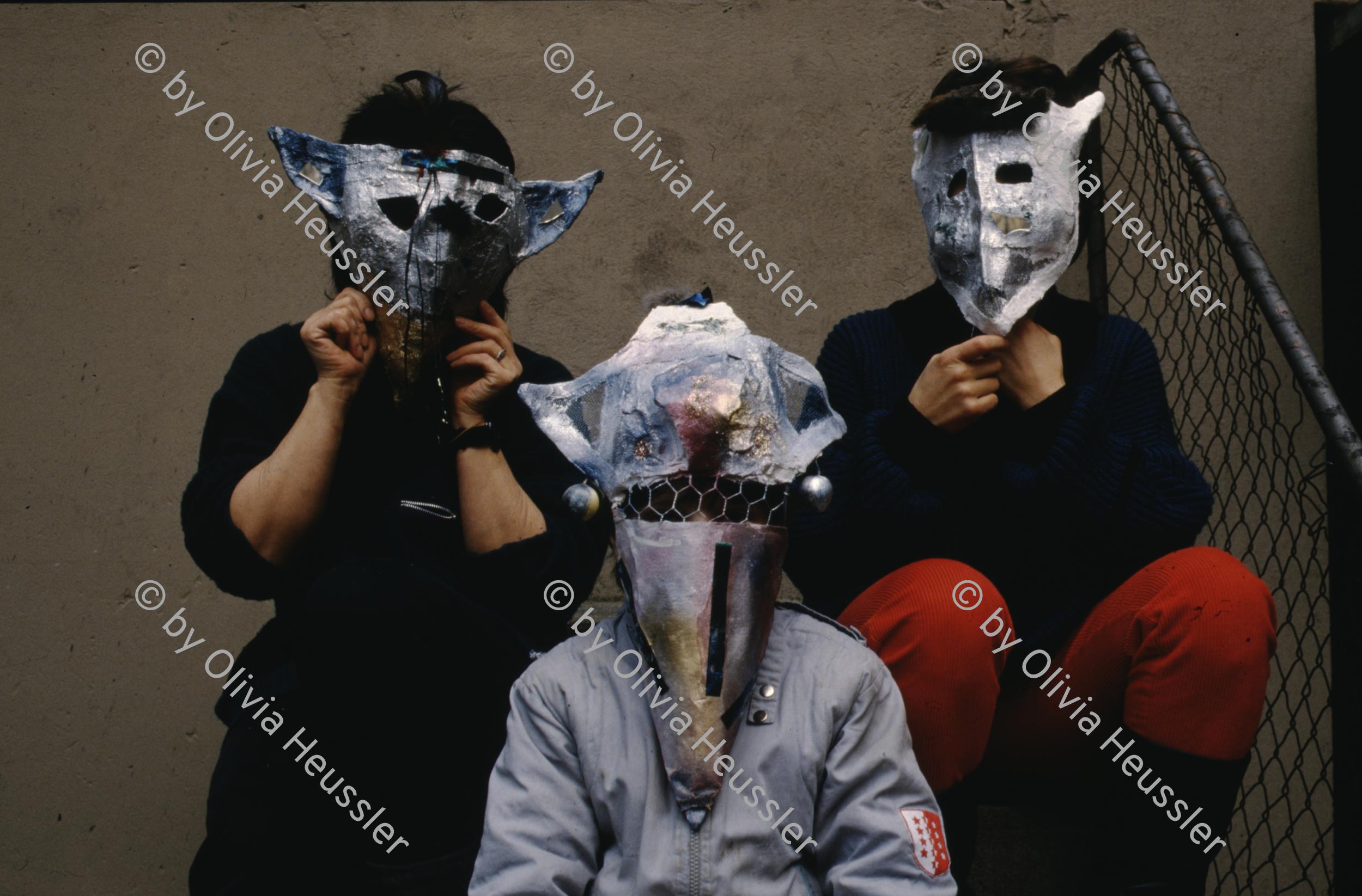 Image of sheet 19883000 photo 227: Portraits Städtische Wohnsiedlung Erismannhof, Zürich 1988.