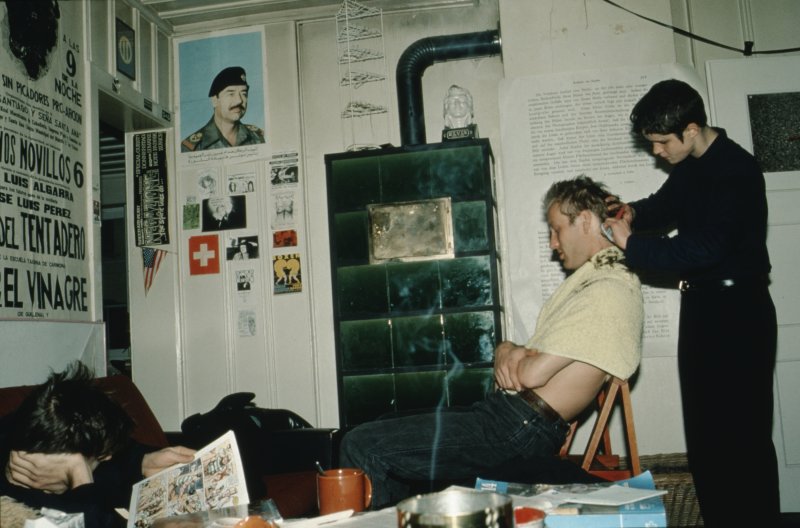 Image of sheet 19883008 photo 21: Print Ankauf Annette und Peter Nobel Sammlung
Slide Show Loop DVD Ausstellung Helmhaus Grösser als Zürich 2012
Photobastei «Von Zeit zu Zeit 3.0»