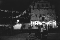 Image of sheet 19890010 photo 12: Nachts auf dem geschmückten Dorfplatz vor der Kirche, San Christobal de las Casas, Chiapas, Mexico 1989.