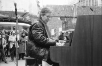 Image of sheet 19890120 photo 30: Irene Schweizer am Piano, Paradeplatz, Zürich 1989.