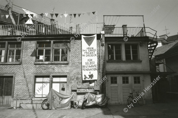 Image of sheet 19890160 photo 24: Aussersihl Kreis vier 
Zürich Hausbesetzung 1989 √ Wohnungsnot Besetzung housing occupied house Banner