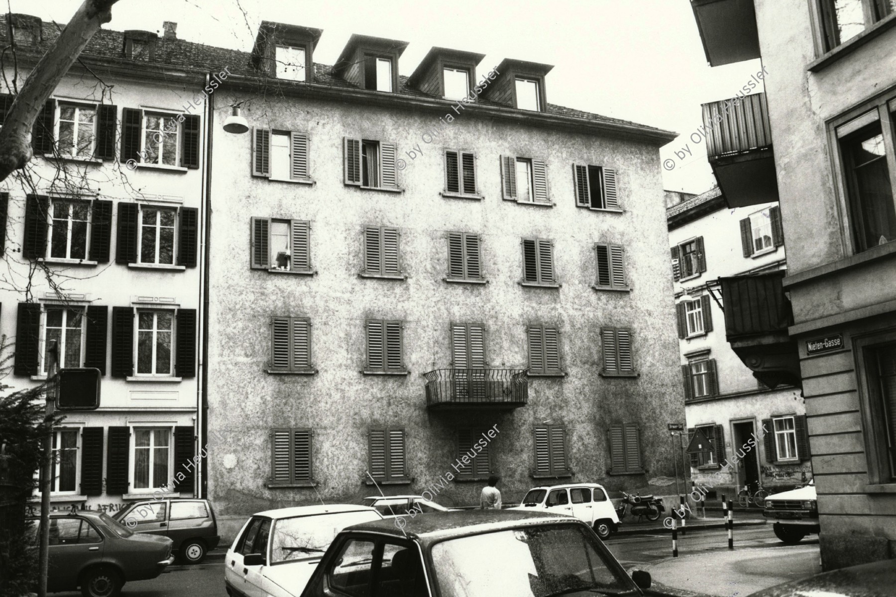 Image of sheet 19890210 photo 33: Hellmutstrasse 12 von der rückseite
Zürich 1989 √ Kreis vier Aussersihl Zürich Schweiz Switzerland Europe