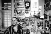 Image of sheet 19890220 photo 6: Albert Wirz wohnte seit über 30 Jahren in diesem kleinen Zimmer, Zürich 1989. Aussersihl Hellmutstrasse Kreis 4 Wohnen Wohnungsnot  
 Portrait