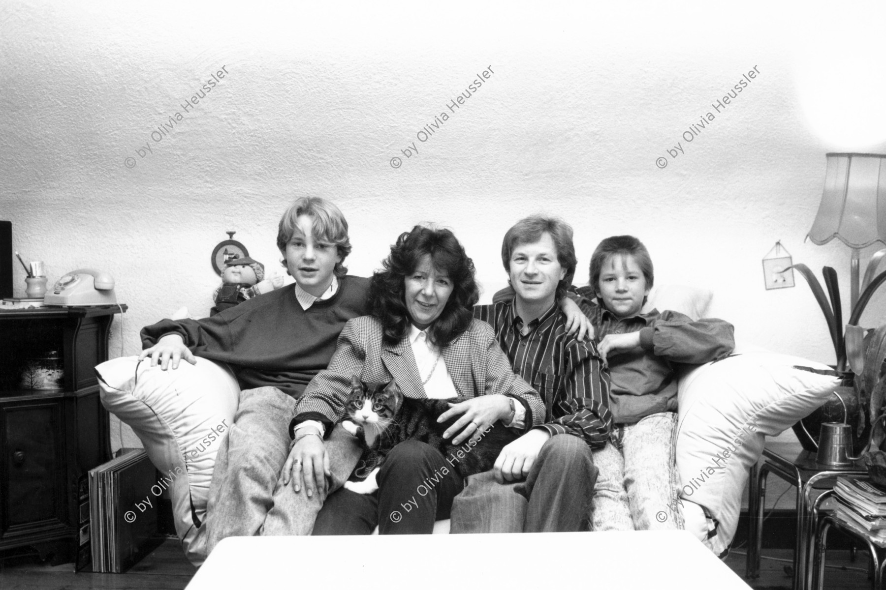 Image of sheet 19890240 photo 19: Familie in Schlieren bei Zürich. 3.89 für SI Ringier housing Wohnen  Schweiz Switzerland Europe √ family children pet animal Einfamilienhaus 1989 swiss