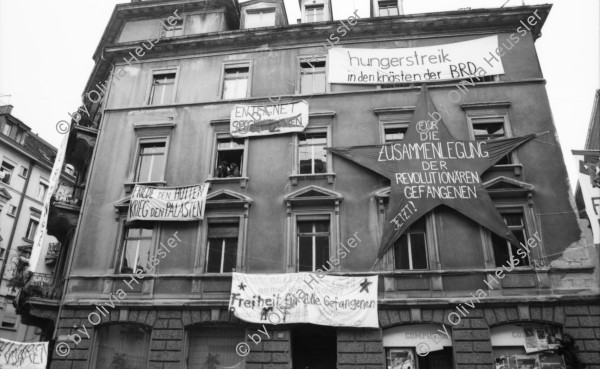 Image of sheet 19890270 photo 19: Demonstration am Stauffacher «Tor zu Aussersihl» gegen die Wohnungsnot, Badenerstrasse, Zürich 1989. Transparent Kreis 4 Wohnen Protest Hausbesetzung