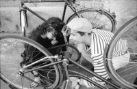 Image of sheet 19890340 photo 35: Nils beim Velo flicken an der Hellmutstrasse, Zürich. Fahrrad Rad