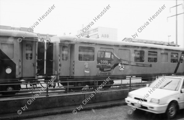 Image of sheet 19890360 photo 27: Graffiti an Eisenbahnwagon der SBB mit Werbung für Bahn 2000, Zürich 1989,