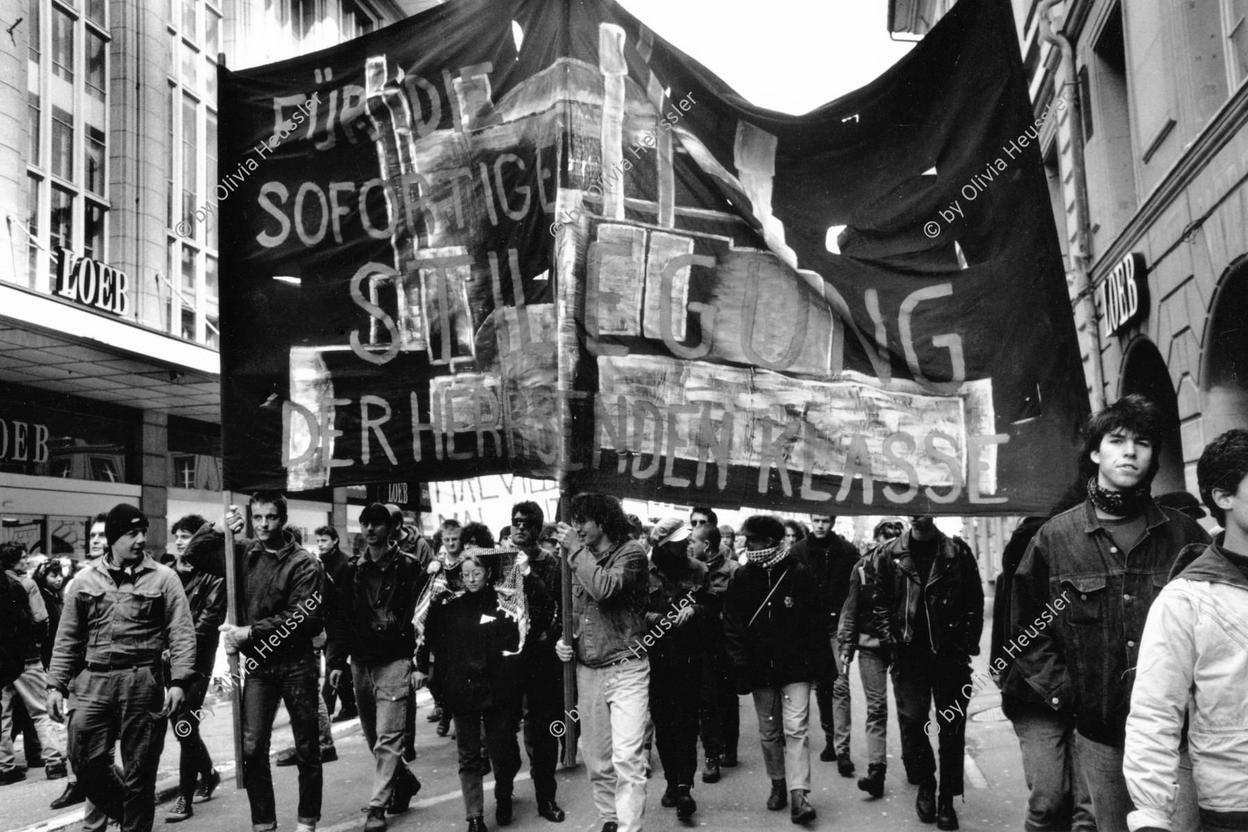 Image of sheet 19890370 photo 12: Transparent: ' Für die sofortige Stilllegung der herrschenden Klasse ' Banner Protest Demonstration gegen Atomkraftwerke AKW Bern √ Schweiz Switzerland Europe Demonstration Autonome indipendent anti nuclear power