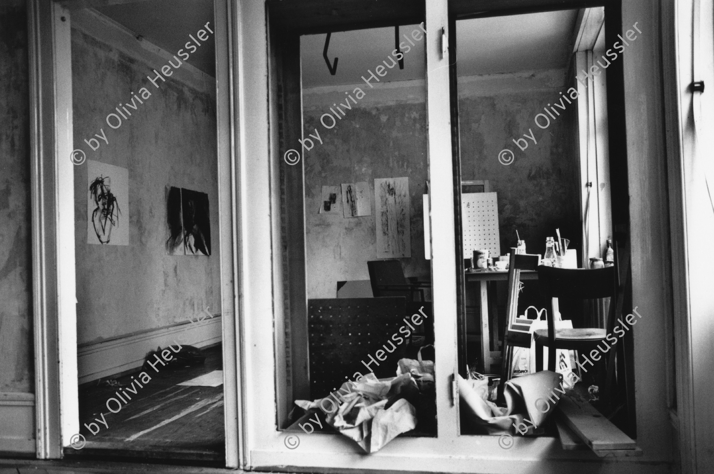 Image of sheet 19890380 photo 18: Das Haus An der Limmatstrasse 217 ist besetzt. 
Wohnungsnot Wohnen Besetzung Hausbesetzung  housing occupied house Schweiz Switzerland Europe