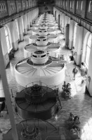 Image of sheet 19890390 photo 19: Das AKW in Beznau. Kontrollraum. Anlage. Wasserkraftwerk. Turbinen. Zwei Verantwortliche erklären die Geschichte Nordostschweizerische Kraftwerke AG (NOK) tritt ab 1. Oktober 2009 neu unter dem Namen Axpo AG auf. 
Sie besitzt einen SBB Wagen als Museum und zur Werbung. Publicity
Die Nordostschweizerische Kraftwerke NOK feiern ihr 70. Jubiläum. Im Komandoraum des Wasserkraftwerks. Beznau Aargau Schweiz. 04.89 1989