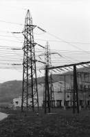 Image of sheet 19890390 photo 6: Das AKW in Beznau. Kontrollraum. Anlage. Wasserkraftwerk. Turbinen. Zwei Verantwortliche erklären die Geschichte Nordostschweizerische Kraftwerke AG (NOK) tritt ab 1. Oktober 2009 neu unter dem Namen Axpo AG auf. 
Sie besitzt einen SBB Wagen als Museum und zur Werbung. Publicity
Die Nordostschweizerische Kraftwerke NOK feiern ihr 70. Jubiläum. Im Komandoraum des Wasserkraftwerks. Beznau Aargau Schweiz. 04.89 1989