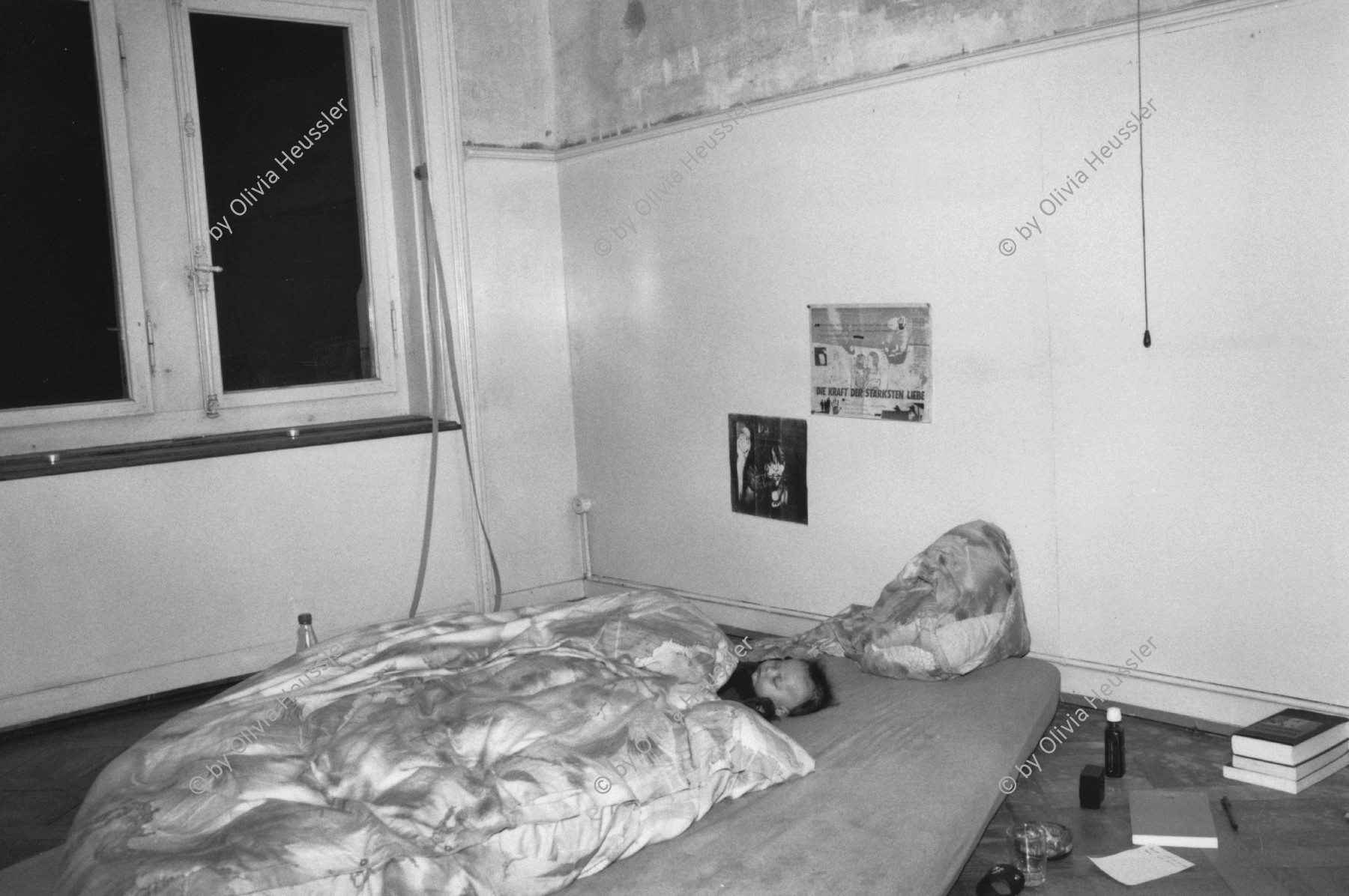 Image of sheet 19890410 photo 31: Baby Aischa Reisner Vaterlaus schläft im bett in besetztem Haus limmatstr. 117 . 1989 Zürich Kreis fünf 5
√ Wohnen Wohnungsnot Besetzung Schweiz Switzerland Europe