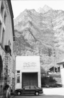 Image of sheet 19890410 photo 4: Nordostschweizerische Kraftwerke NOK feiern ihr 70 ig Jahr Bestehen. 
Die Nordostschweizerische Kraftwerke AG (NOK) tritt ab 1. Oktober 2009 neu unter dem Namen Axpo AG auf. 

Einladung für Presse in Beznau und Löntsch Glarnerland. Druckwasser Stollen. Elektrizitätswerk. Aischa schläft in besetztem Haus  limmatstr. 117  Erismannhof während Umbau. 1989 Zürich