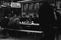 Image of sheet 19890430 photo 1: Landsgemeinde Appenzell 1989

An der Landsgemeinde in Hundwil, Appenzell Aussenrohden, stimmen die Männer zum letzten Mal unter sich ab. 05.89