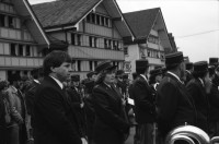 Image of sheet 19890430 photo 11: Landsgemeinde Appenzell 1989

An der Landsgemeinde in Hundwil, Appenzell Aussenrohden, stimmen die Männer zum letzten Mal unter sich ab. 05.89
