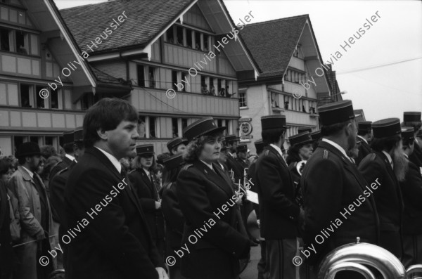 Image of sheet 19890430 photo 11: Landsgemeinde Appenzell 1989

An der Landsgemeinde in Hundwil, Appenzell Aussenrohden, stimmen die Männer zum letzten Mal unter sich ab. 05.89